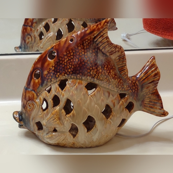 Beautiful Ceramic Tropical Fish Table Lamp EUC - Picture 3 of 9